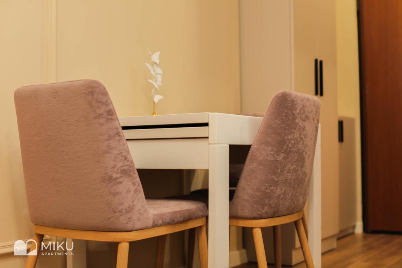 Miku - Perfect 1bedroom At Komuna E Parisit *